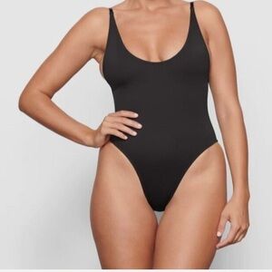 SKIMS SCOOP ONE PIECE SWIMSUIT